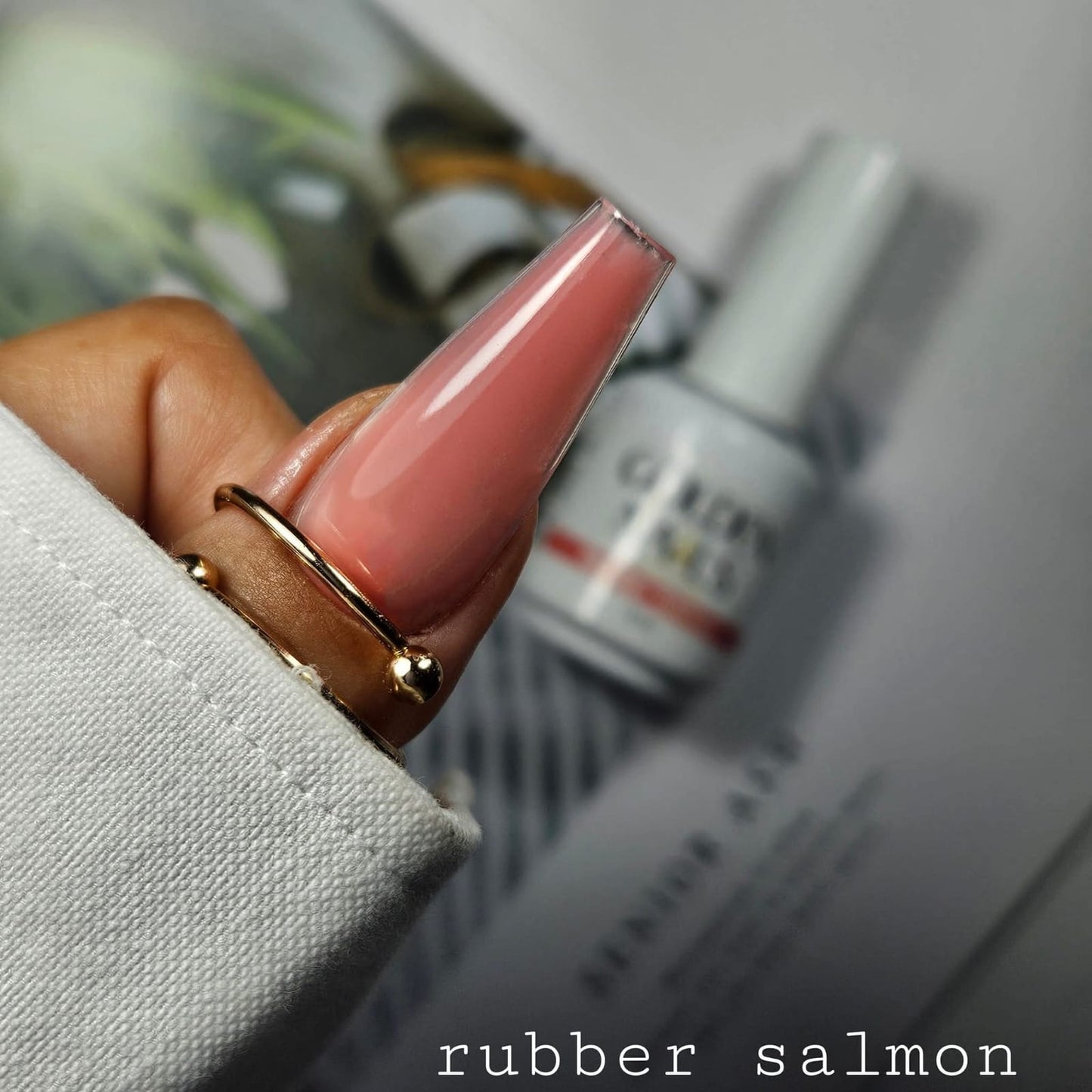 RUBBER  GOLDEN NAILS