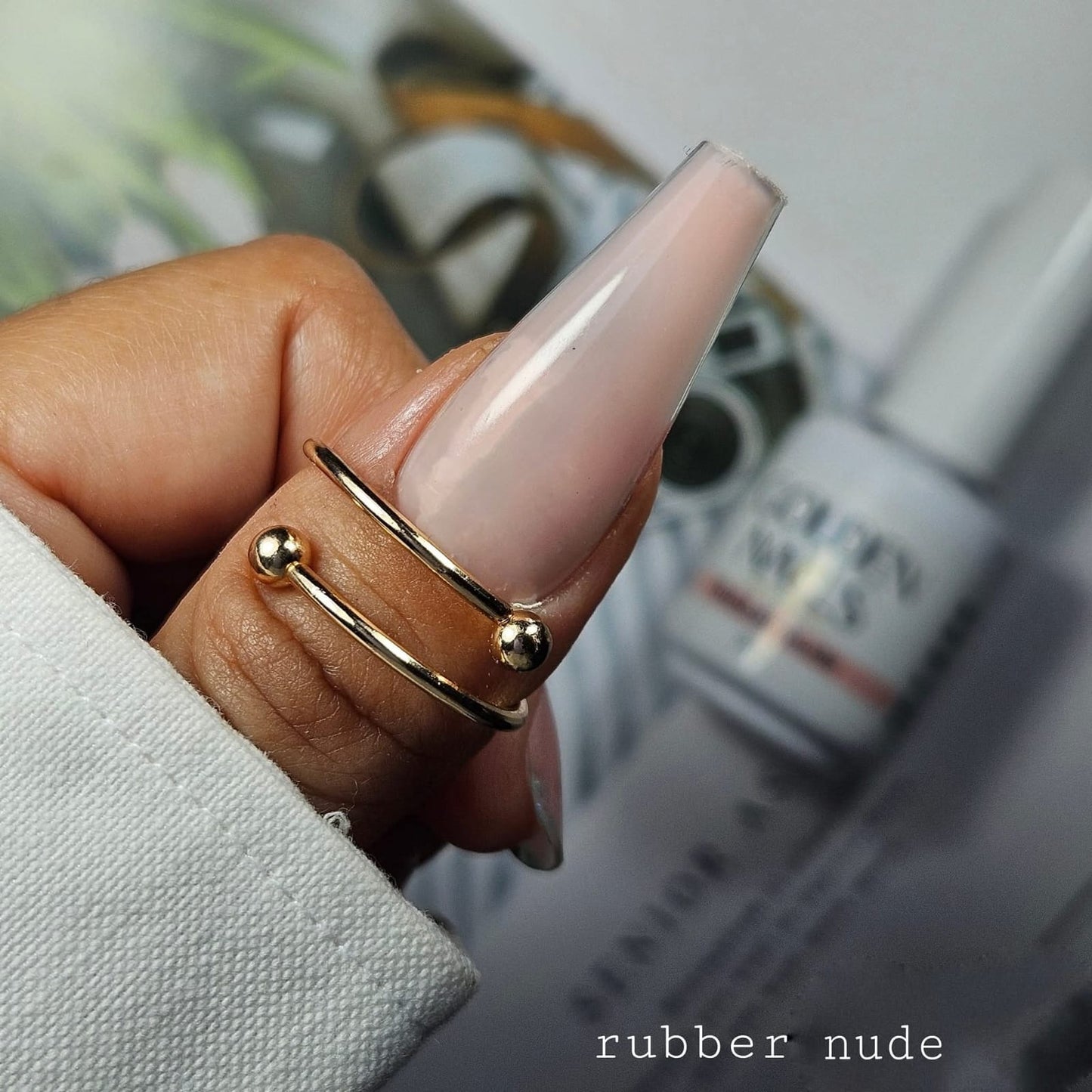 RUBBER  GOLDEN NAILS